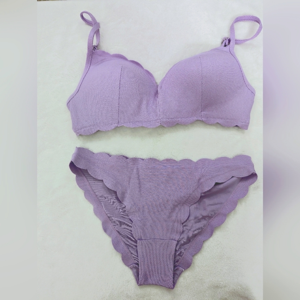 H&M Lavender Scallop-Edged Bikini Size 34B Top and Size 4 Bottom